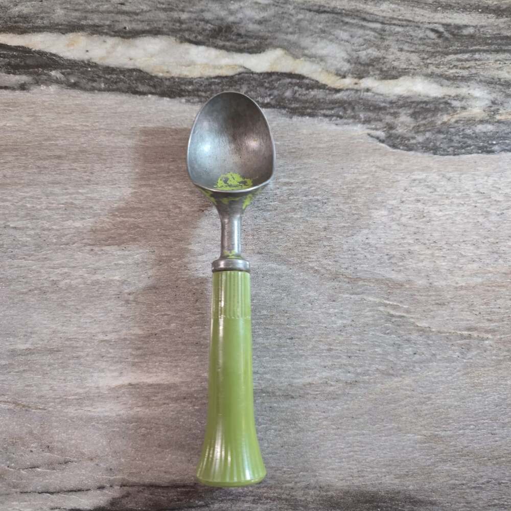 Vintage Green Handle Aluminum Scoop USA – Mid-Century Kitchen Utensil – Small